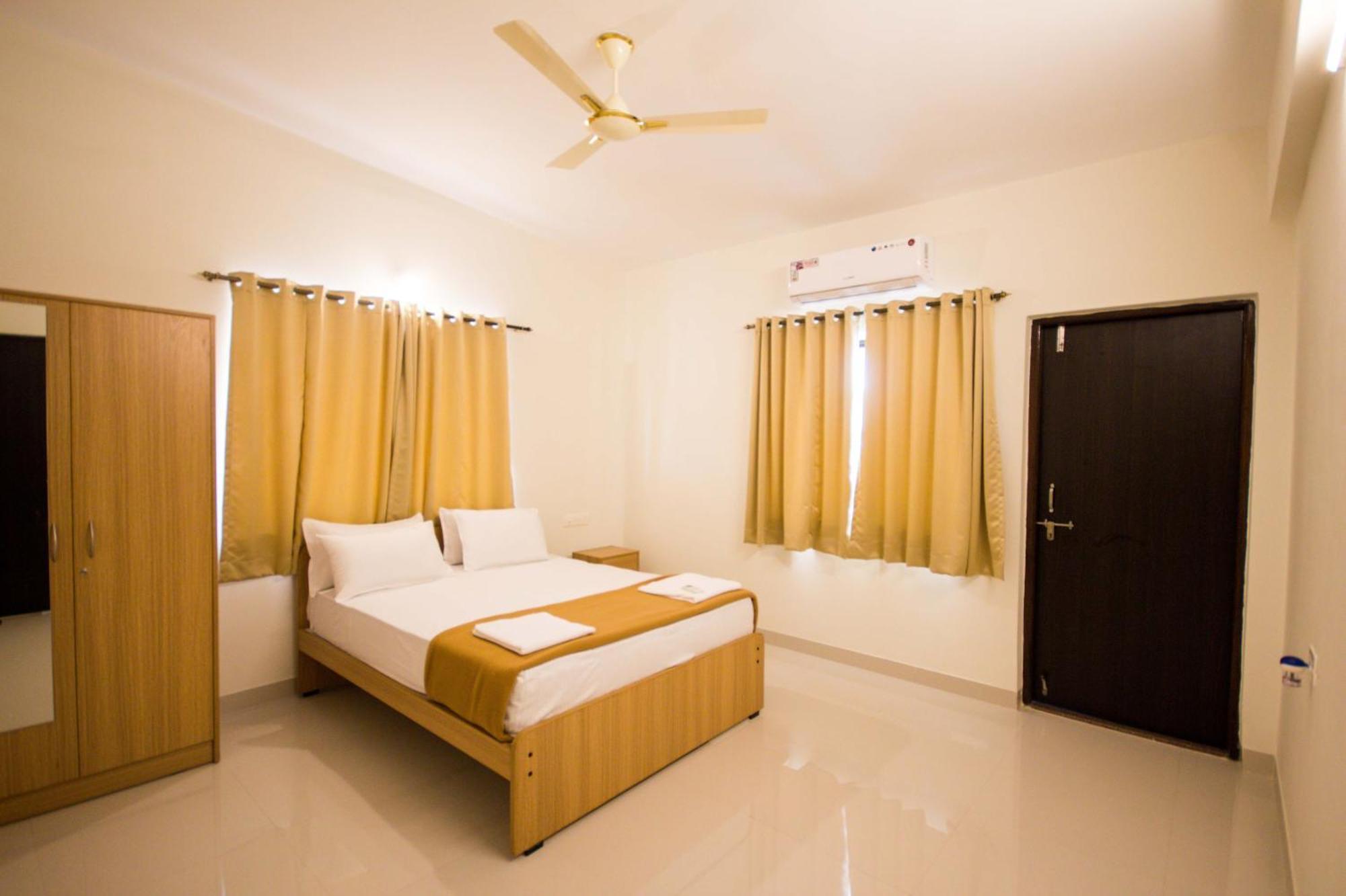 Monarch Palms Apartments, Candolim Goa Buitenkant foto