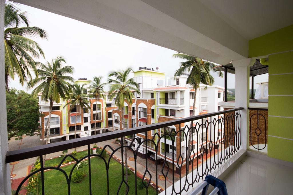 Monarch Palms Apartments, Candolim Goa Buitenkant foto